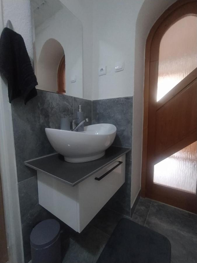 Apartman Karin Huty Extérieur photo